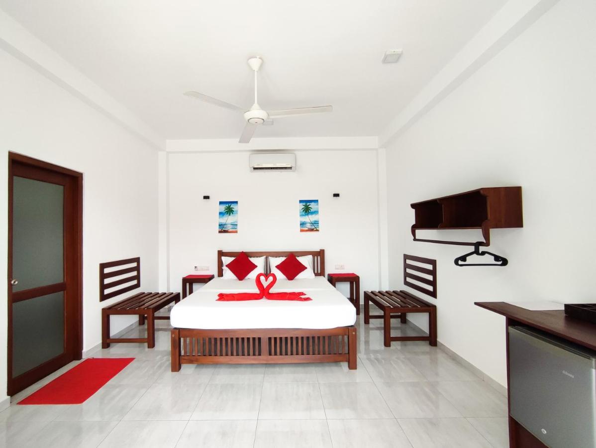 Villa Red Pool Hikkaduwa Exterior photo