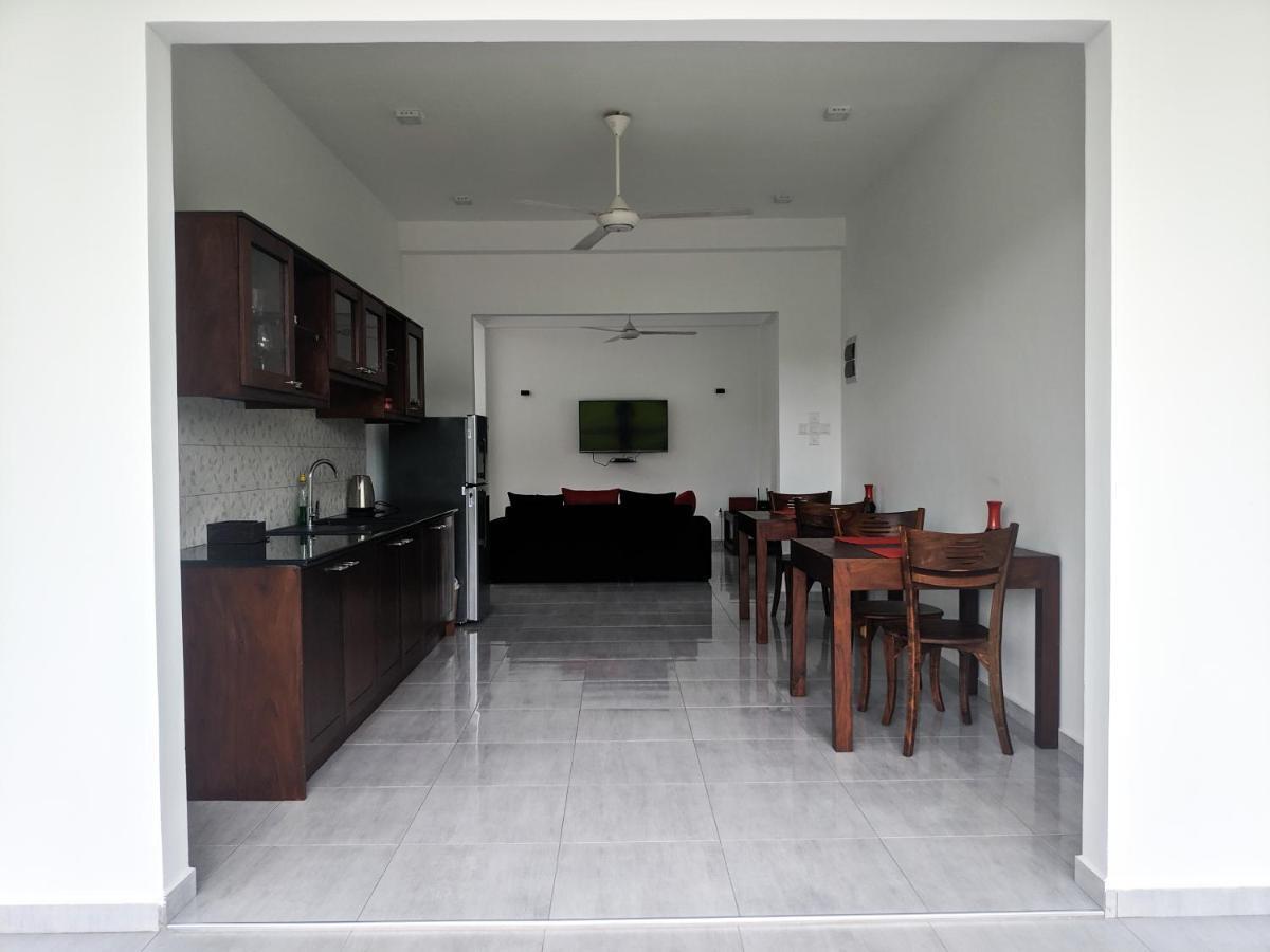 Villa Red Pool Hikkaduwa Exterior photo