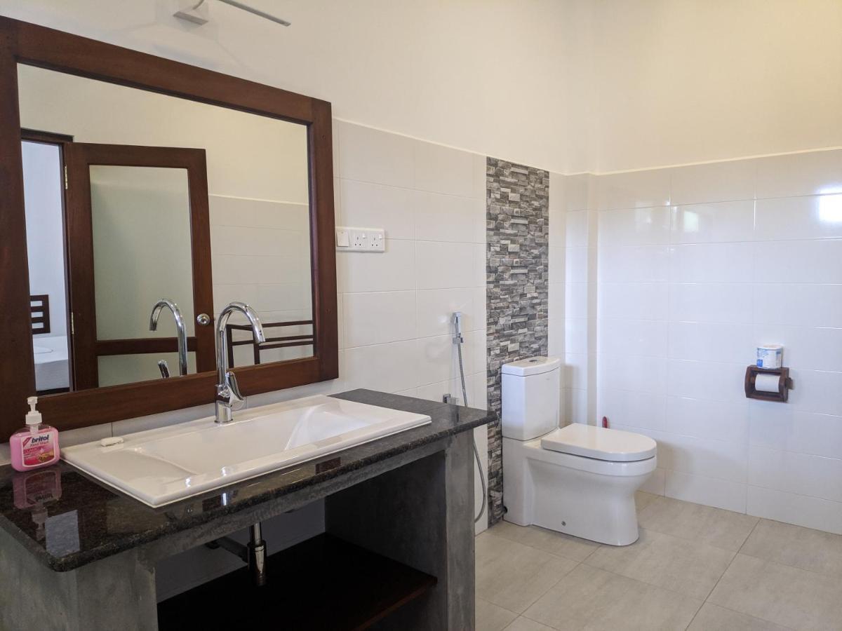 Villa Red Pool Hikkaduwa Exterior photo